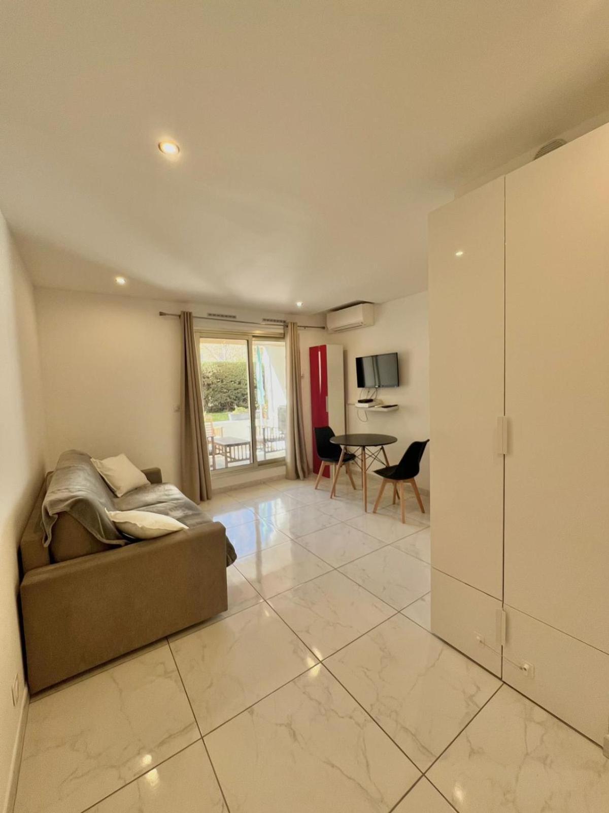 Superbe Studio Terrasse Centre Ville Et Plages A Pieds Cannes Exterior foto